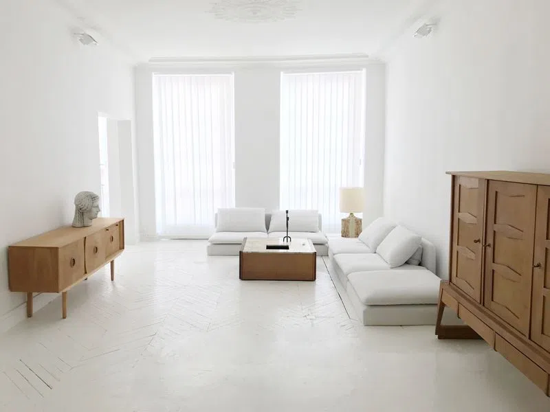 The Cosy White Showroom